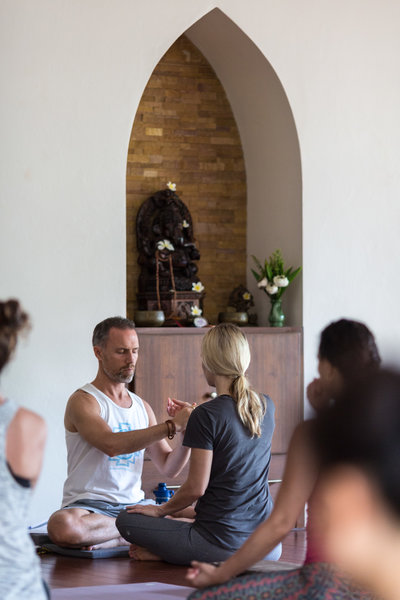 10 QUESTIONS ON YOGA ANSWERED BY SAMAHITA FOUNDER PAUL DALLAGHAN