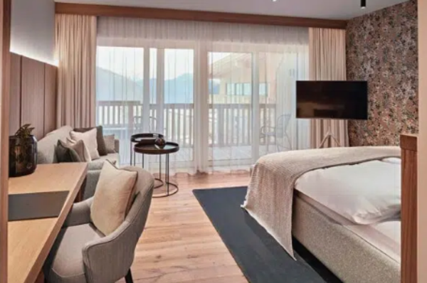 Mountain Resort Junior Suite With Balcony & Spa Access