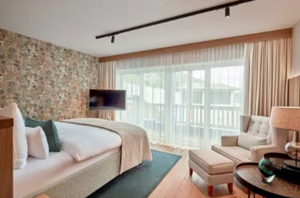 Mountain Resort Suite With Balcony & Spa Access
