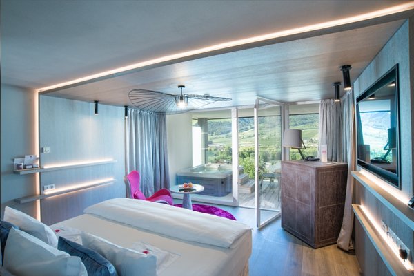 Comfort Room Romantic Fire