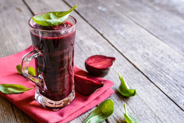 Raw beetroot and cucumber detox juice recipe